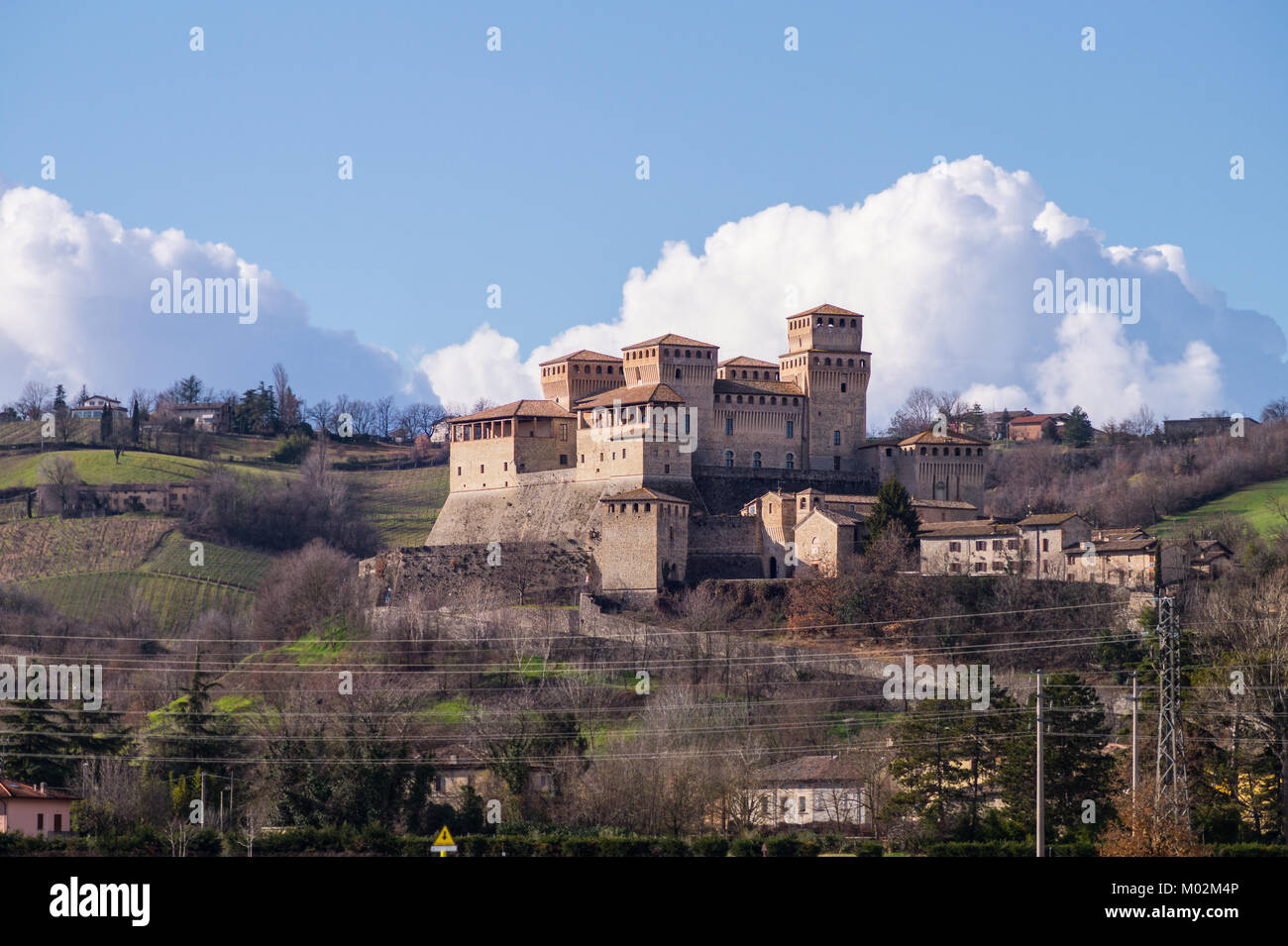 Castello di Torrechiara, XV secolo la fortezza medievale e palazzo a Langhirano vicino a Parma, regione Emilia Romagna, Italia settentrionale, vista esterna Foto Stock
