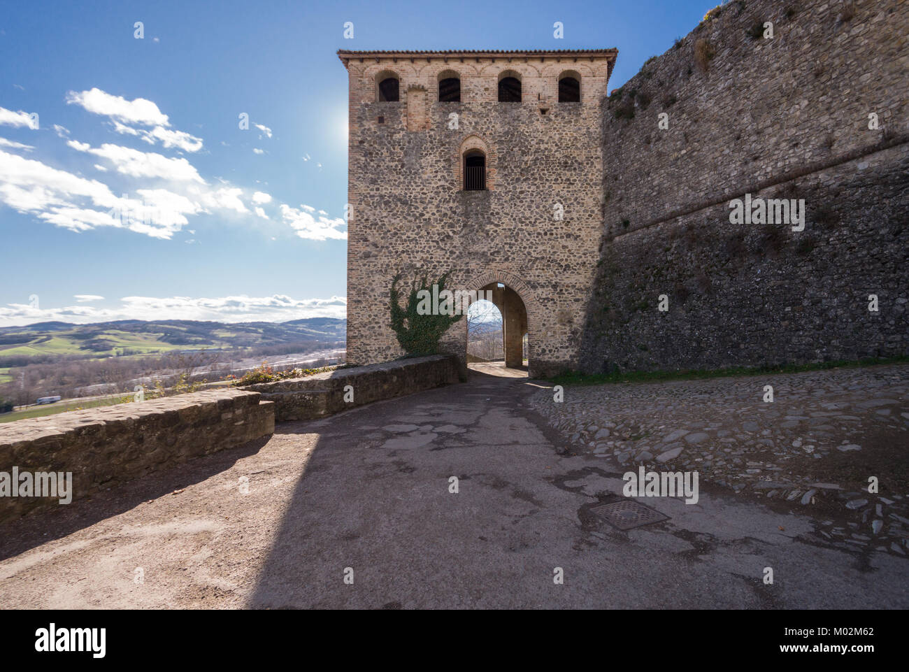 Castello di Torrechiara, XV secolo la fortezza medievale e palazzo a Langhirano vicino a Parma, Emilia Romagna, Italia settentrionale, vista esterna Foto Stock