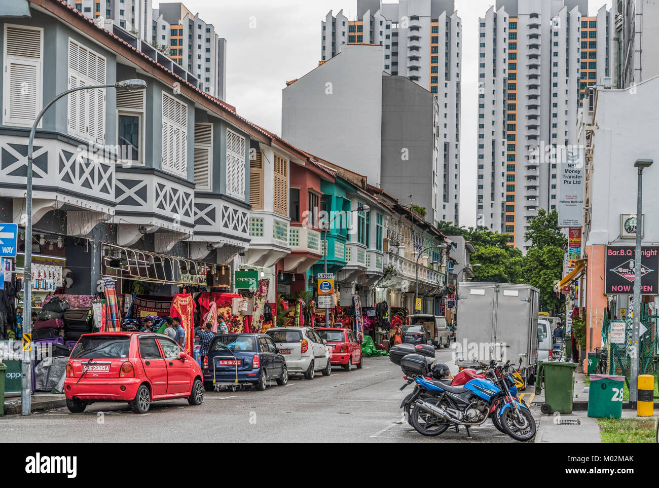 Per le strade di Little India, Singapore Foto Stock
