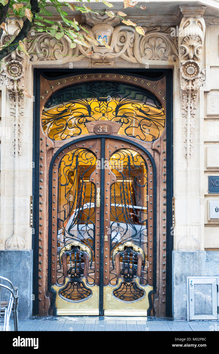 Ornato porta ingresso in Bilbao spagnole nelle città basca Foto Stock