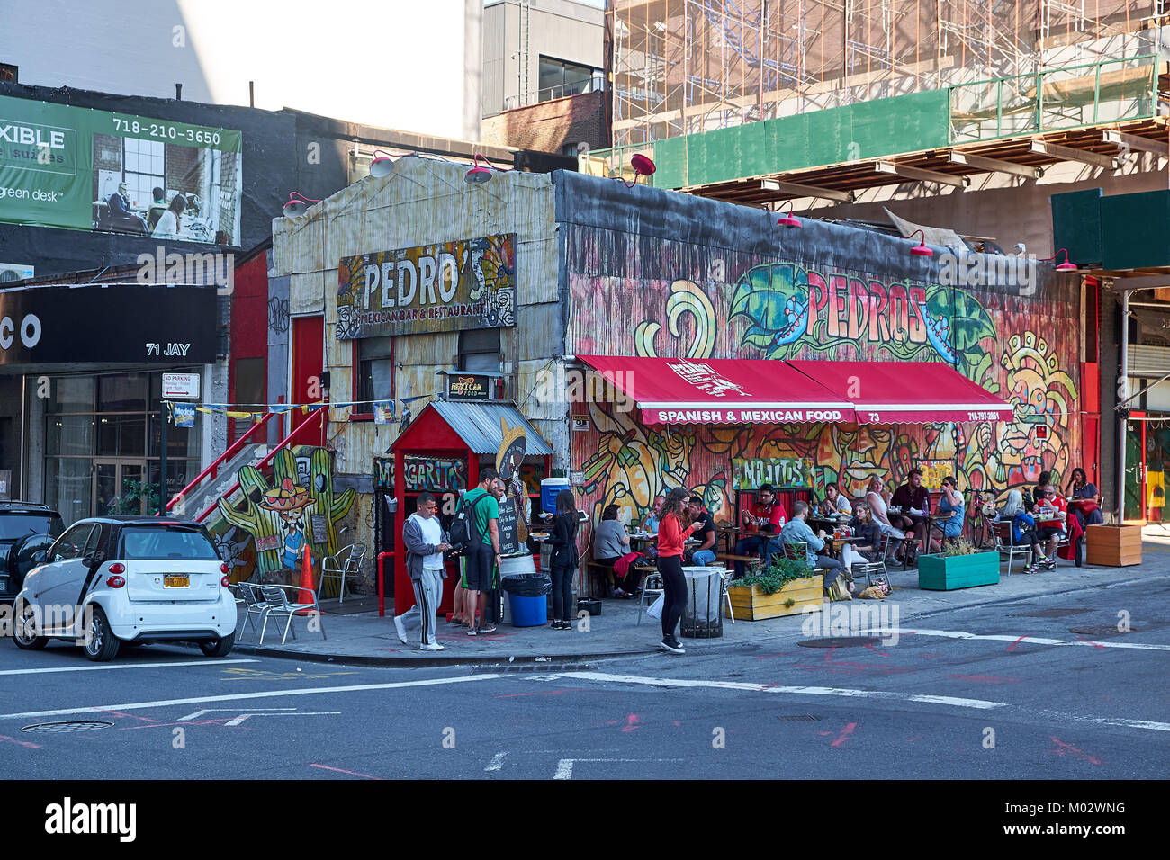 NEW YORK CITY - 25 settembre 2016: Pedro's spagnolo e cibo messicano su un angolo della parte anteriore e Jay Street Foto Stock