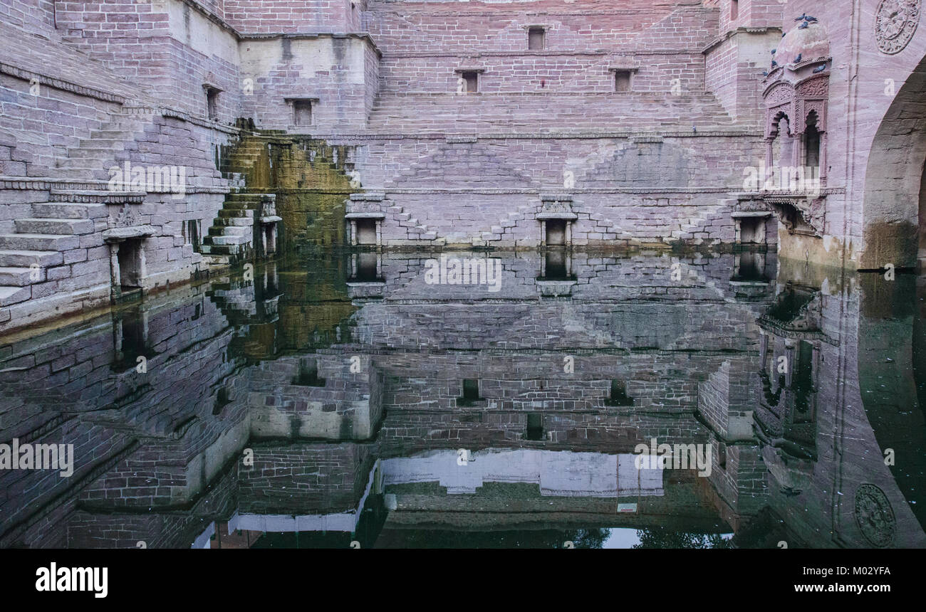 Il Tunwarji Ka Jhalara (Toor ji ka Jhalra) stepwell, Jodhpur, India Foto Stock