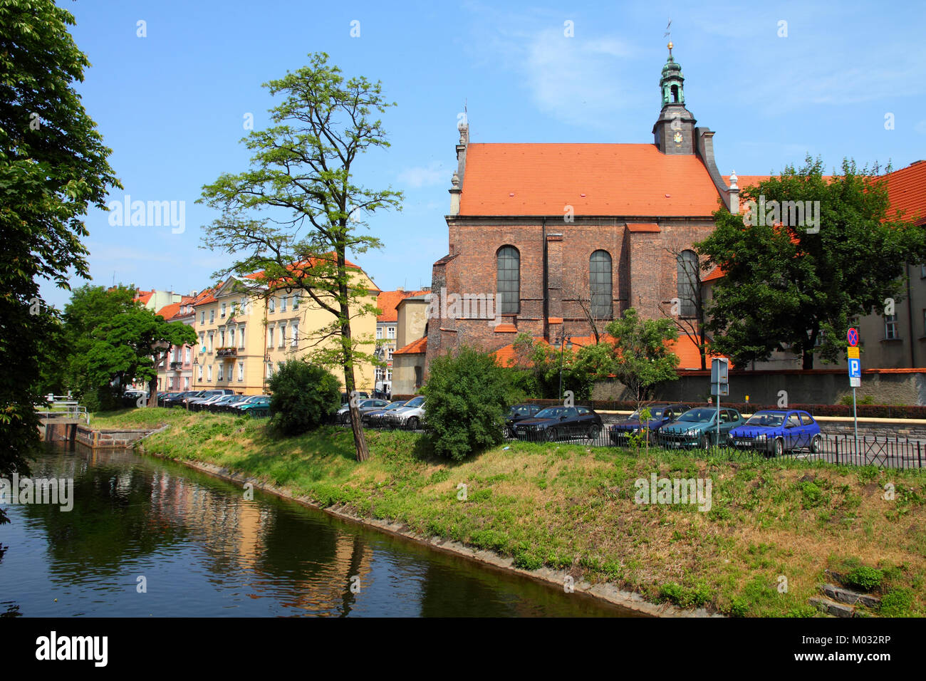 Polonia - vista città di Kalisz. Grande Polonia provincia (Wielkopolska). Paesaggio con fiume Prosna. Foto Stock