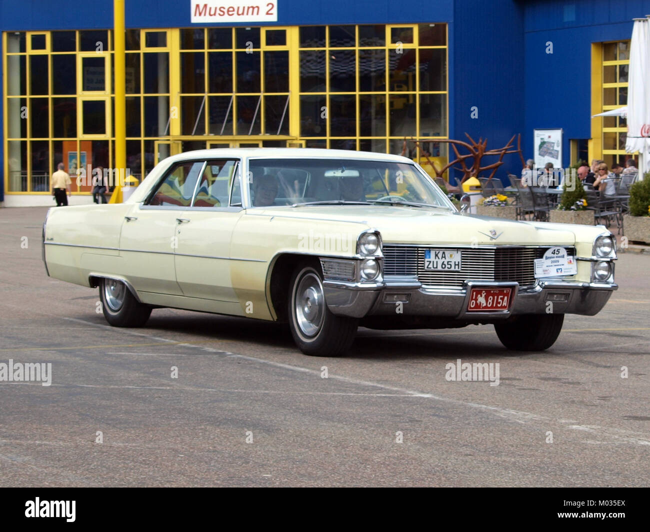 La Cadillac Sedan Deville del 1964, dotata di un motore da 429 pollici cubici, è un classico veicolo di lusso americano noto per le sue prestazioni, lo stile e l'innovazione. La berlina è stata un modello chiave della linea Cadillacâ negli anni '1960 Foto Stock