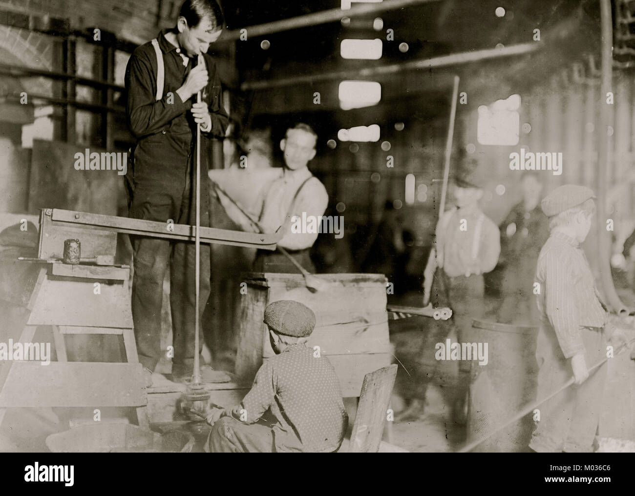 Central Glass Co., Wheeling, W. Va. il ventilatore e il ragazzo di stampo. Foto Stock