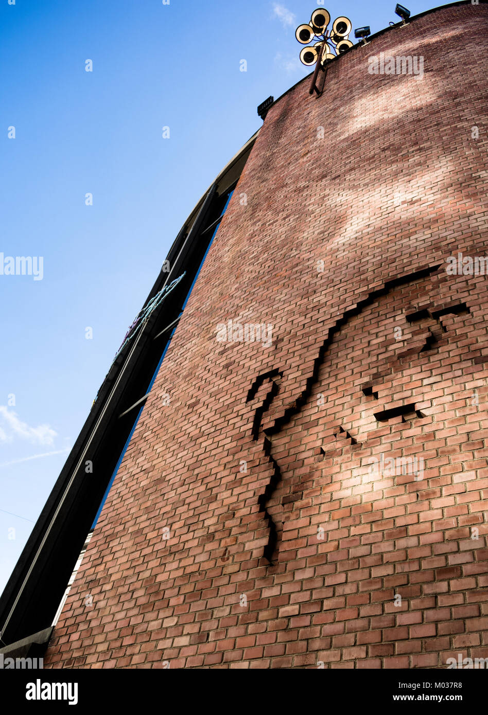 Facciata di un teatro con un logo di Bull in Torino, Italia Foto Stock