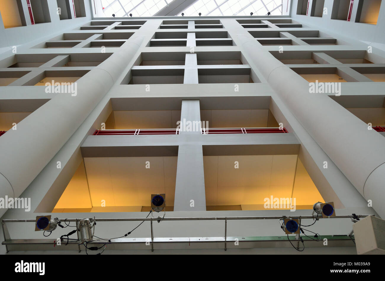 Il Canadian Broadcasting Centre, situato a Toronto, è la sede della Canadian Broadcasting Corporation (CBC). Ospita studi, uffici e funge da importante centro di trasmissione in Canada, giocando un ruolo chiave nei media e nella cultura canadesi. Foto Stock