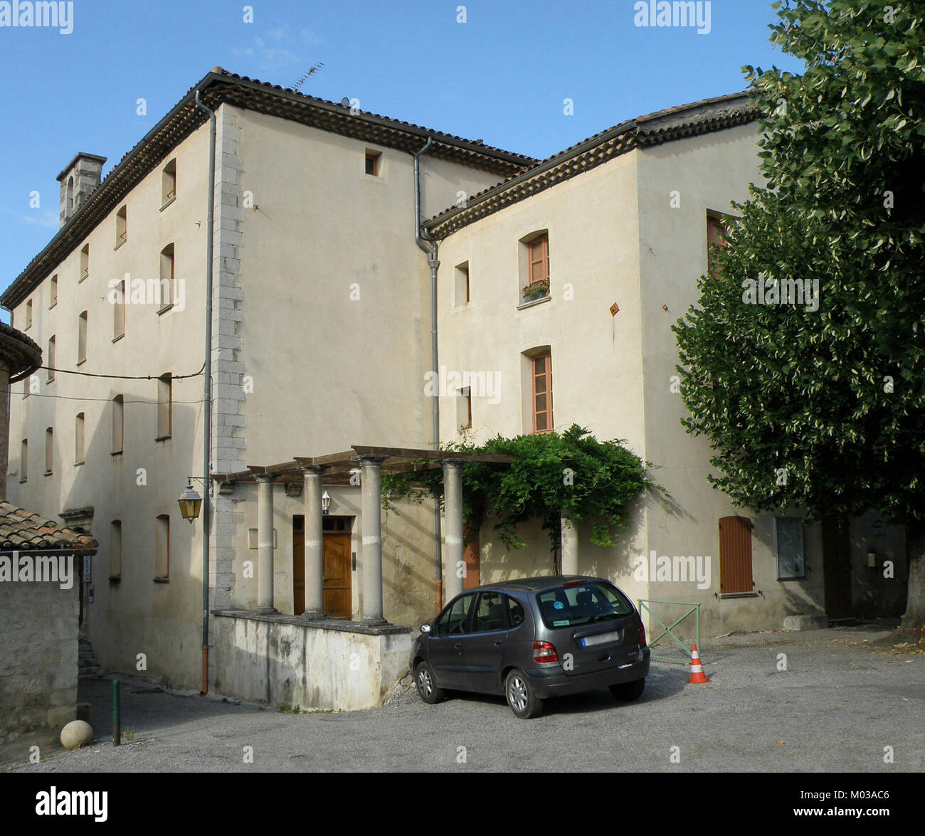 Il Couvent des Ursulines di Buis-les-Baronnies, in Francia, è un convento storico noto per la sua bellezza architettonica e il suo significato culturale. Foto Stock