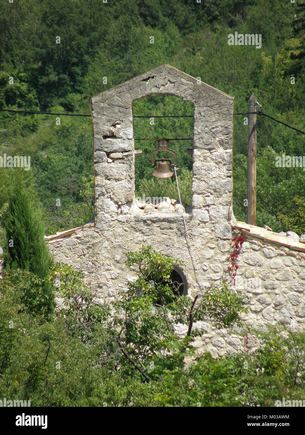 La Chapelle Saint-Martin a Buis-les-Baronnies è una piccola cappella storica situata nella regione francese della Provenza. Conosciuta per il suo fascino architettonico, la cappella è un importante punto di riferimento locale. Foto Stock