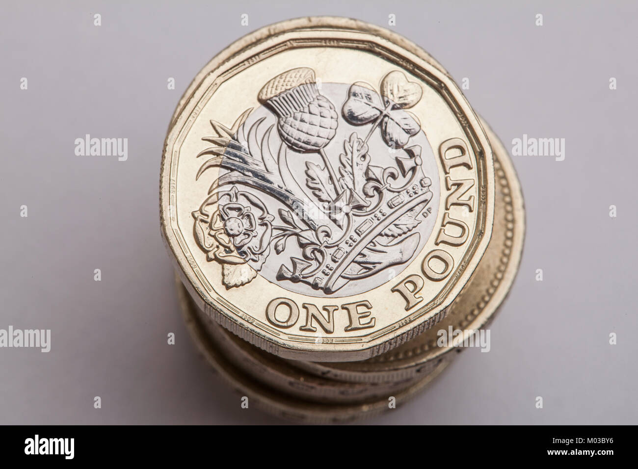 Sterlina inglese una libbra di moneta di monete Foto Stock