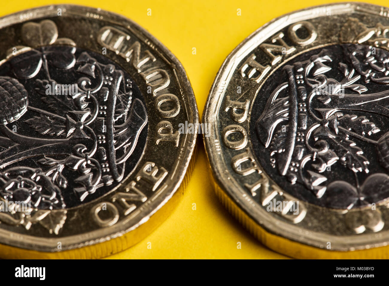 Sterlina inglese una libbra di moneta di monete Foto Stock