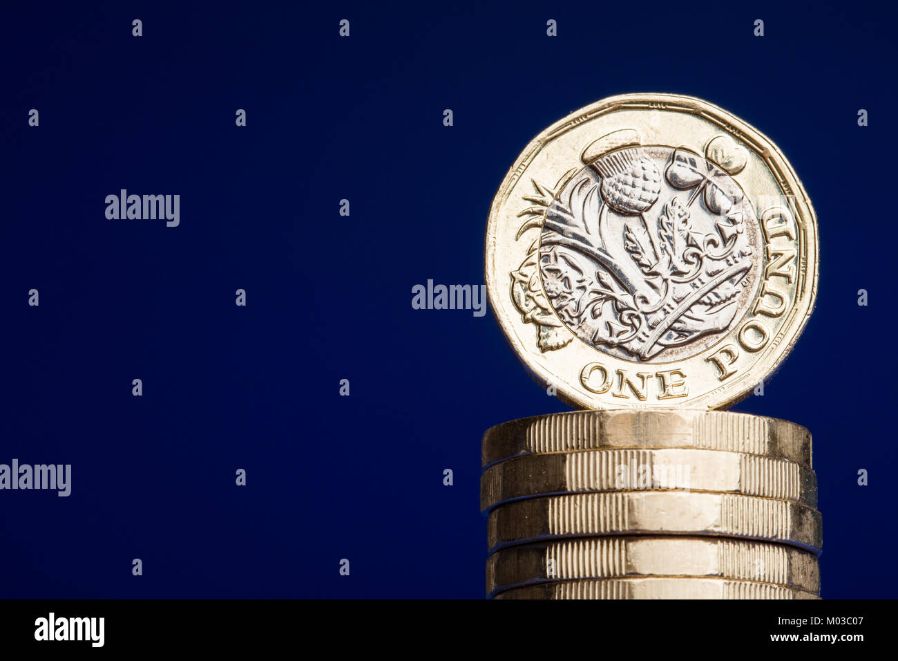 Sterlina inglese una libbra di moneta di monete Foto Stock