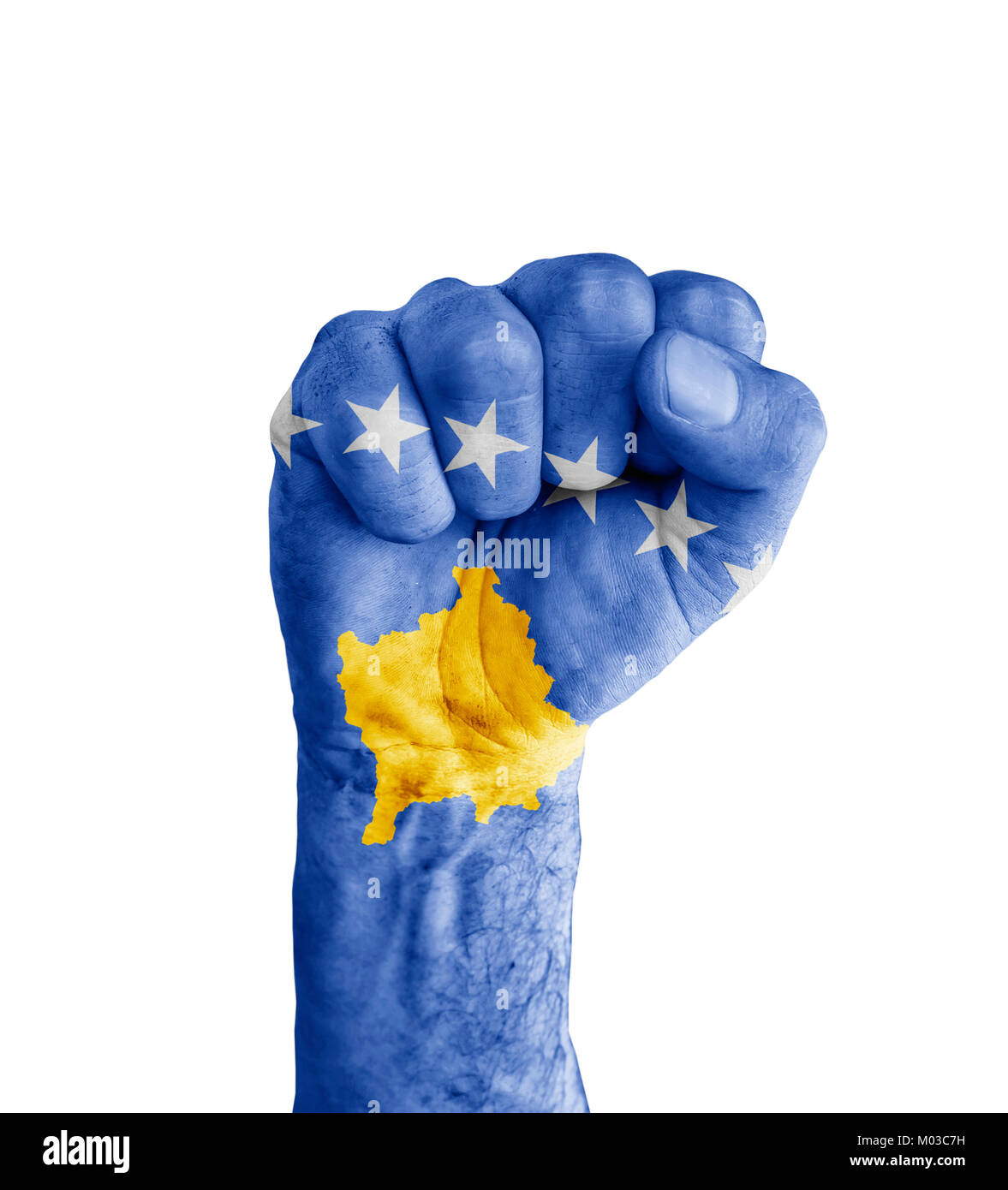 Bandiera del Kosovo dipinta sul pugno umano come simbolo della vittoria Foto Stock