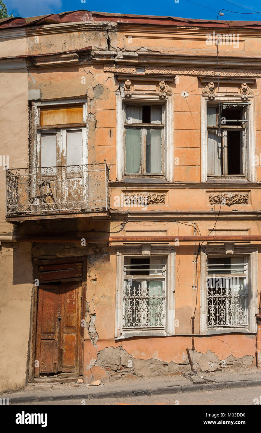 Vecchia casa n centro storico di Tbilisi, Georgia Foto Stock