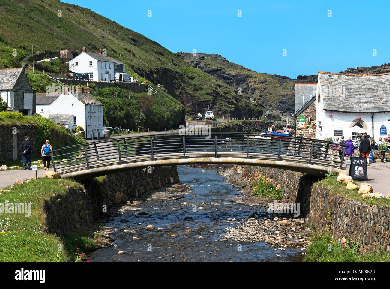 Nuovo ponte sul fiume valenza in boscastle, Cornwall, Inghilterra, Regno Unito. Foto Stock