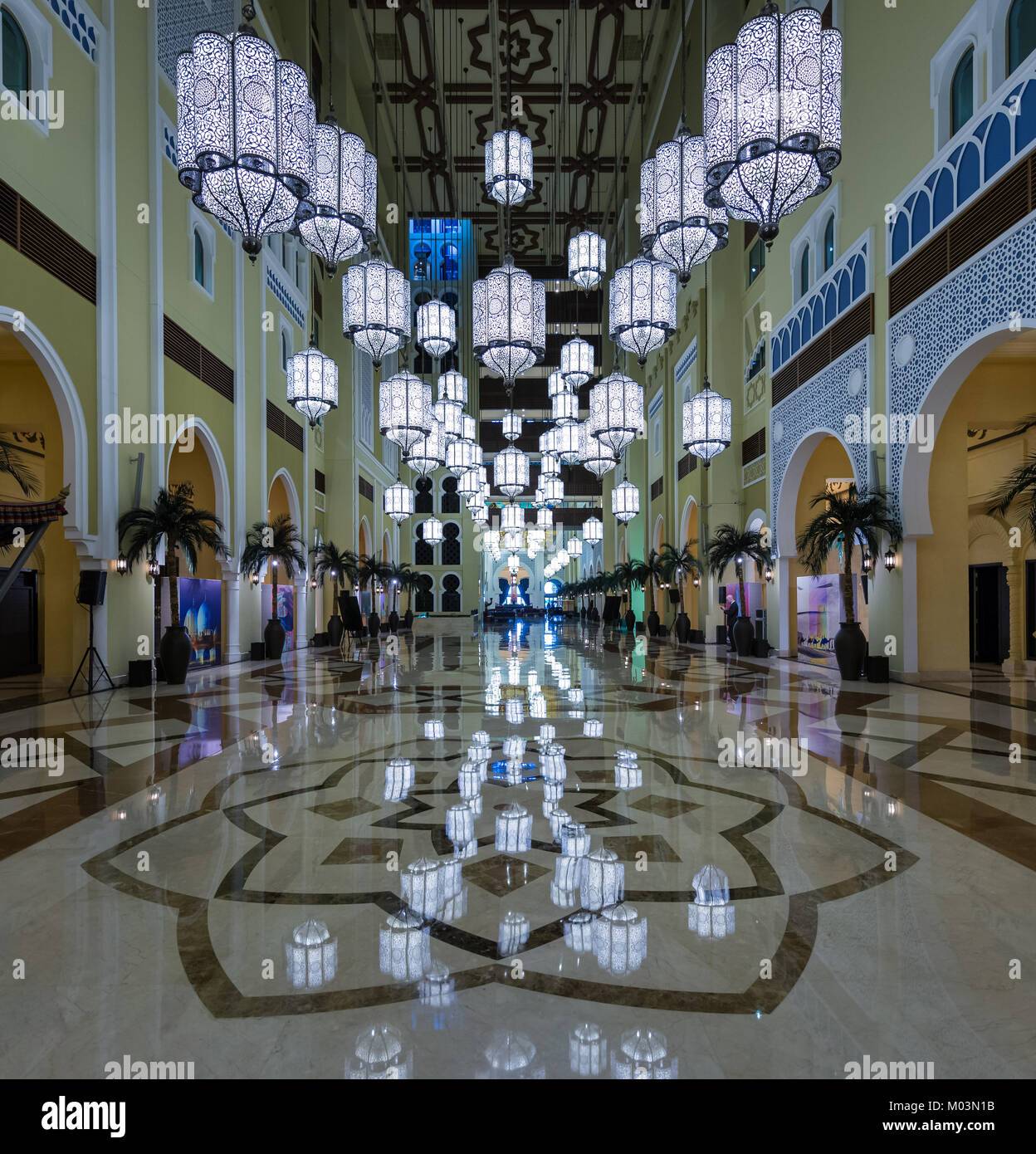 Arabo tradizionale interno di un hotel a Dubai, Emirati Arabi Uniti, Emirati Arabi Uniti Foto Stock
