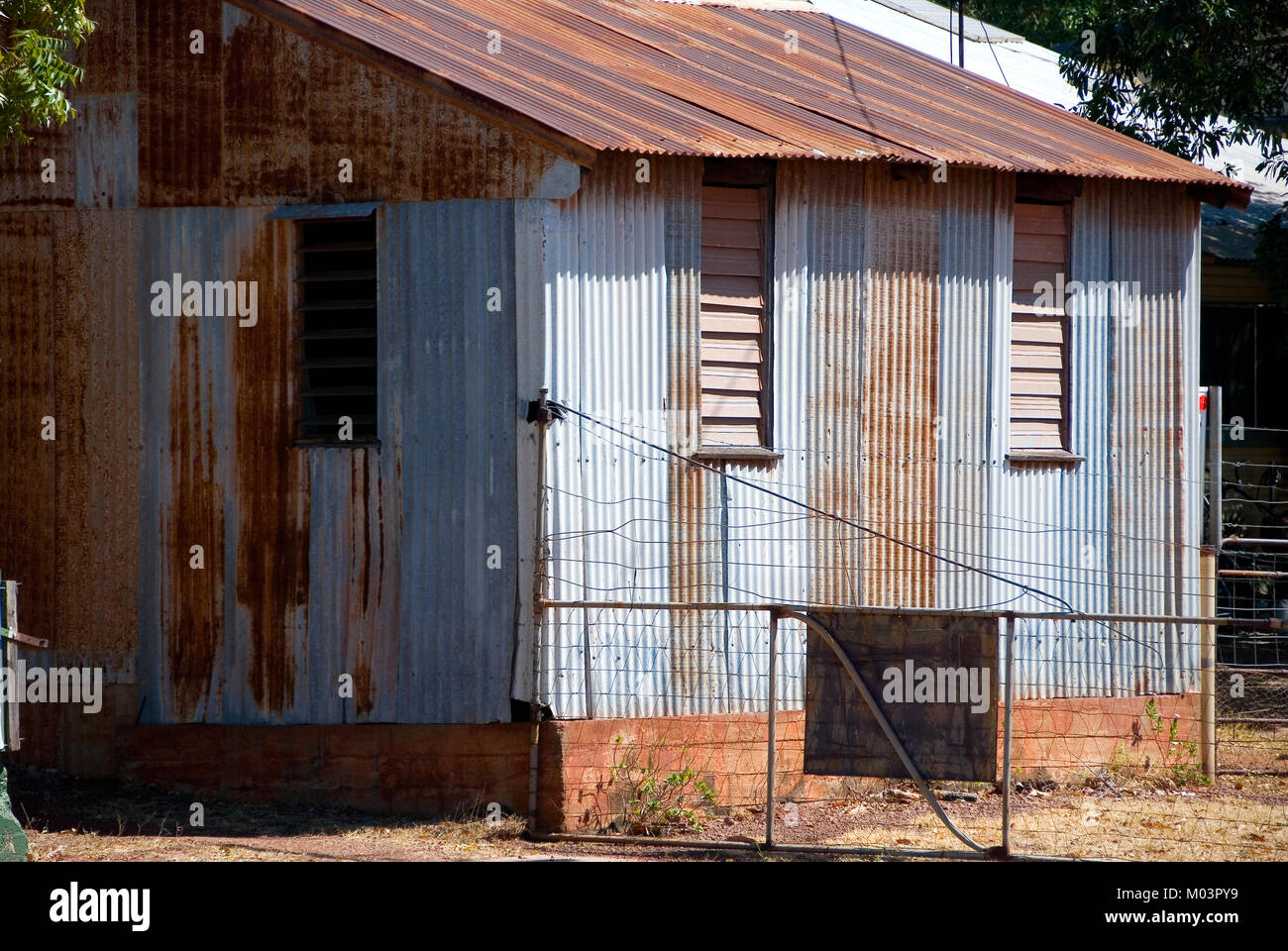 Vecchio ferro corrugato capannone Normanton, Queensland Foto Stock