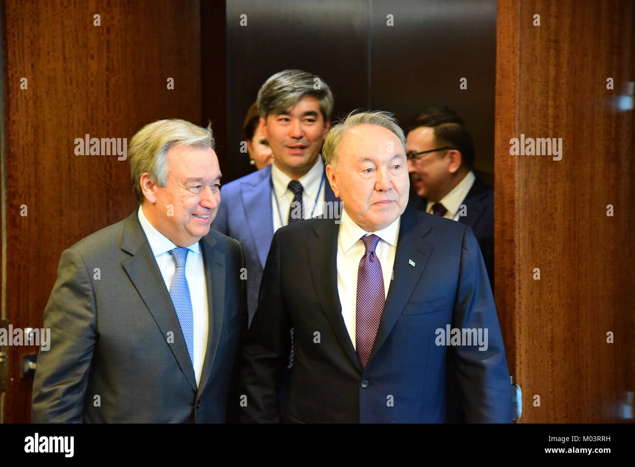 La città di New York, Stati Uniti. 18 gennaio, 2018. Con il Kazakistan assumendo presidenza del Consiglio di Sicurezza delle Nazioni Unite per il mese di gennaio, Kazakistan il presidente Nursultan Nazarbayev ha ufficialmente accolti dal Segretario Generale delle Nazioni Unite Antonio Guterres e ha firmato il libro degli ospiti Credito: Andy Katz/Pacific Press/Alamy Live News Foto Stock