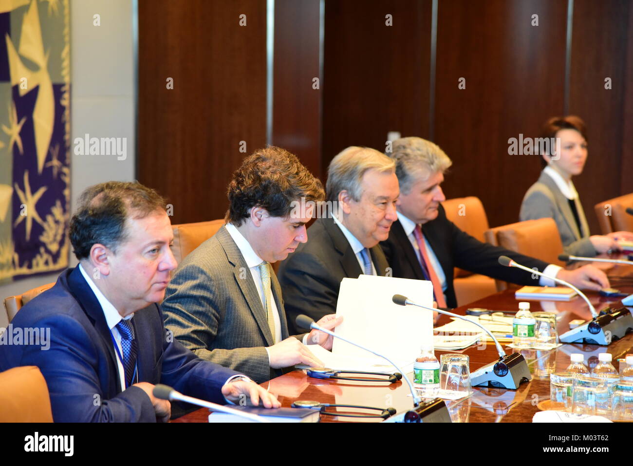 La città di New York, Stati Uniti. 18 gennaio, 2018. Con il Kazakistan assumendo presidenza del Consiglio di Sicurezza delle Nazioni Unite per il mese di gennaio, Kazakistan il presidente Nursultan Nazarbayev ha ufficialmente accolti dal Segretario Generale delle Nazioni Unite Antonio Guterres e ha firmato il libro degli ospiti Credito: Andy Katz/Pacific Press/Alamy Live News Foto Stock