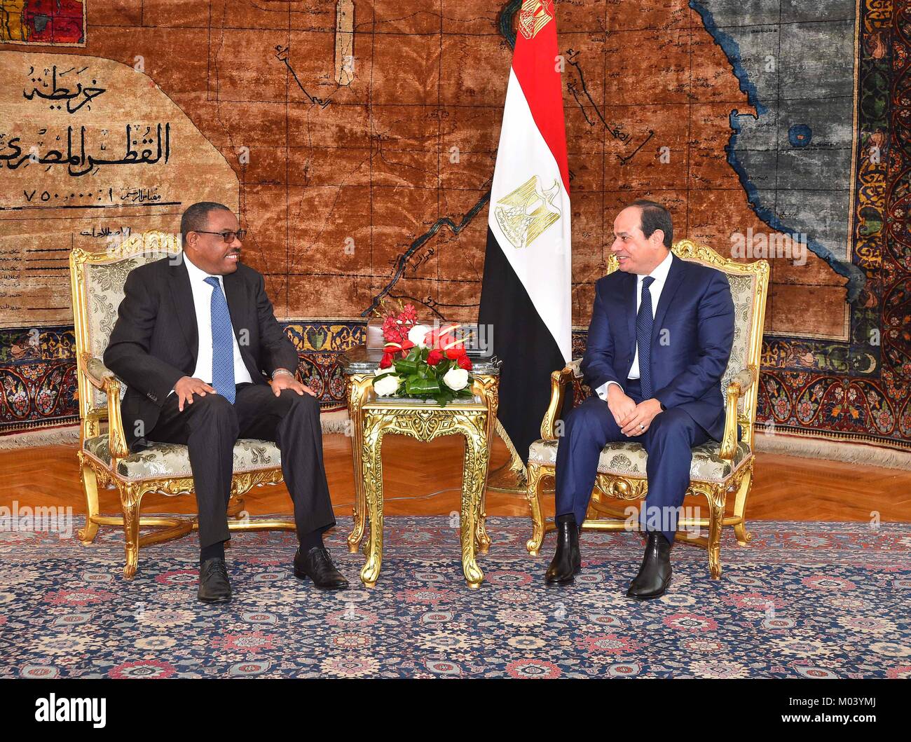 Il Cairo, Egitto. 18 gennaio, 2018. Il Presidente egiziano Abdel Fattah al-Sisi soddisfa con l Etiopia Primo Ministro Hailemariam Desalegn presso il palazzo presidenziale nella capitale del Cairo su gennaio 18, 2018 Credito: il Presidente egiziano Ufficio APA/images/ZUMA filo/Alamy Live News Foto Stock