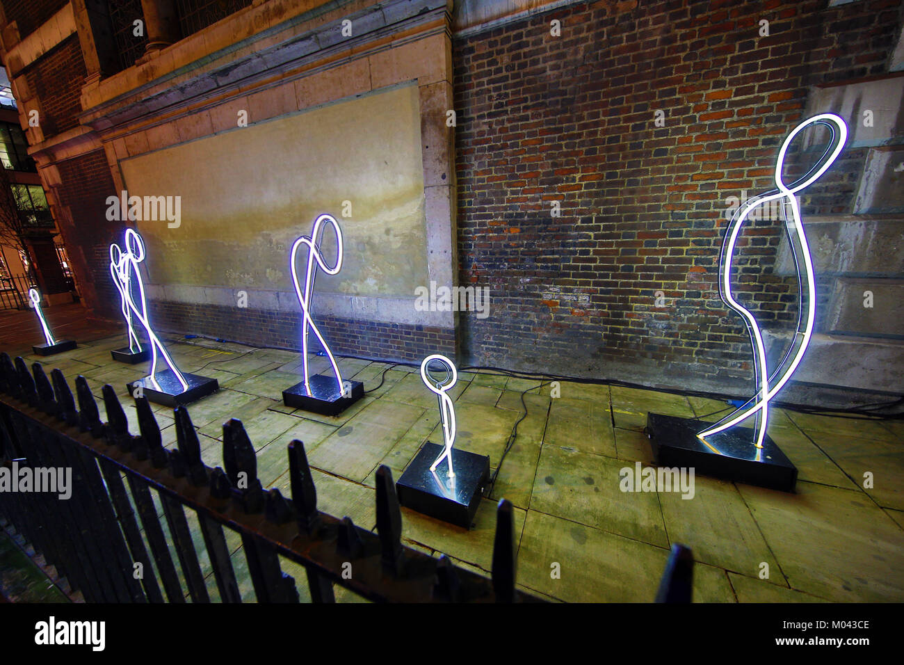 Londra, Regno Unito. 18 gennaio, 2018. La mia luce è la tua luce di Alaa Minawi presso la chiesa di San James, Piccadilly come parte del Lumiere London Light Festival a Londra Credito: Paul Brown/Alamy Live News Foto Stock