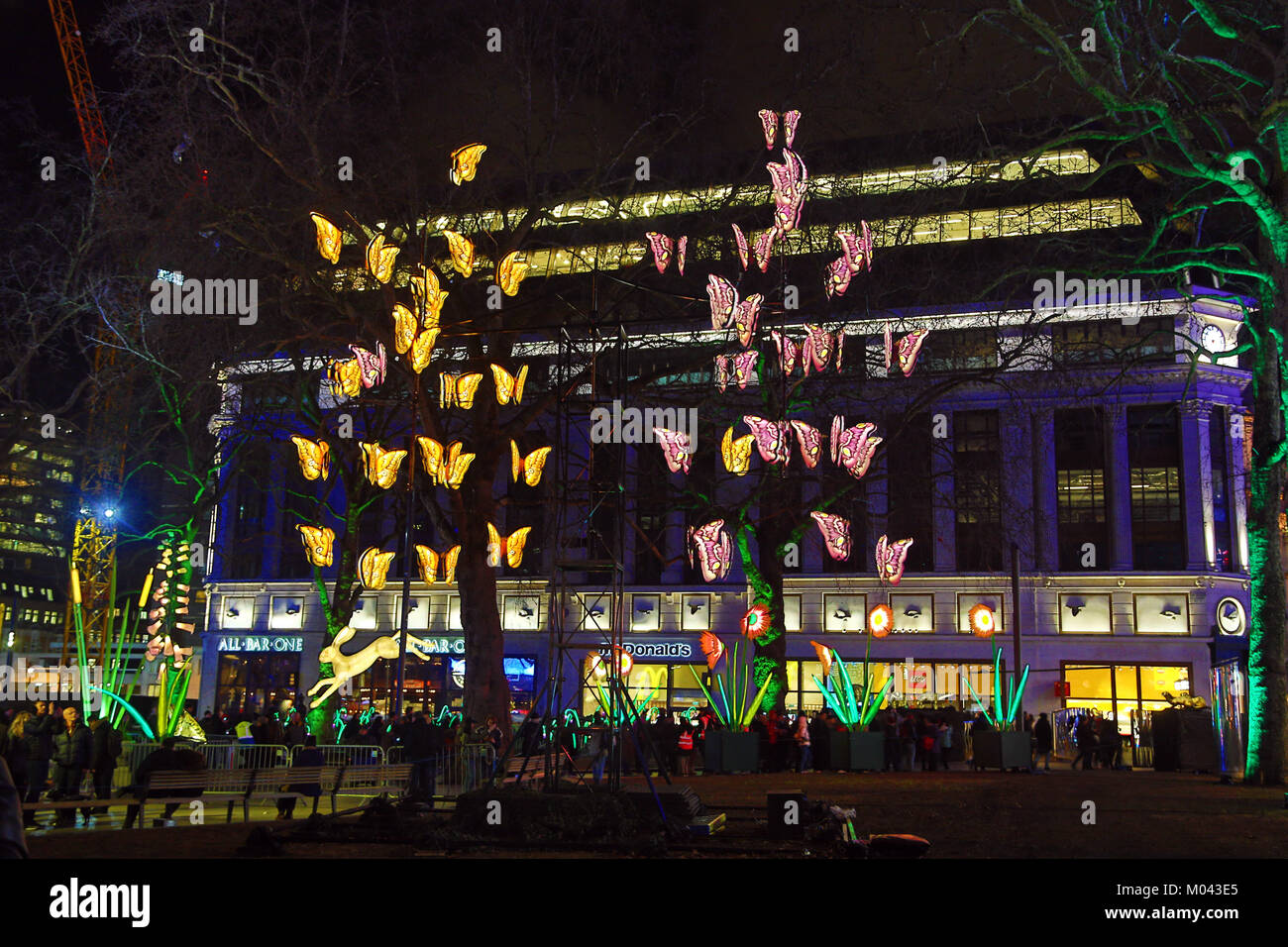 Londra, Regno Unito. 18 gennaio, 2018. La vita notturna da Jo Pocock e Lanterna Azienda nel quadrato di Leicester come parte del Lumiere London Light Festival a Londra Credito: Paul Brown/Alamy Live News Foto Stock