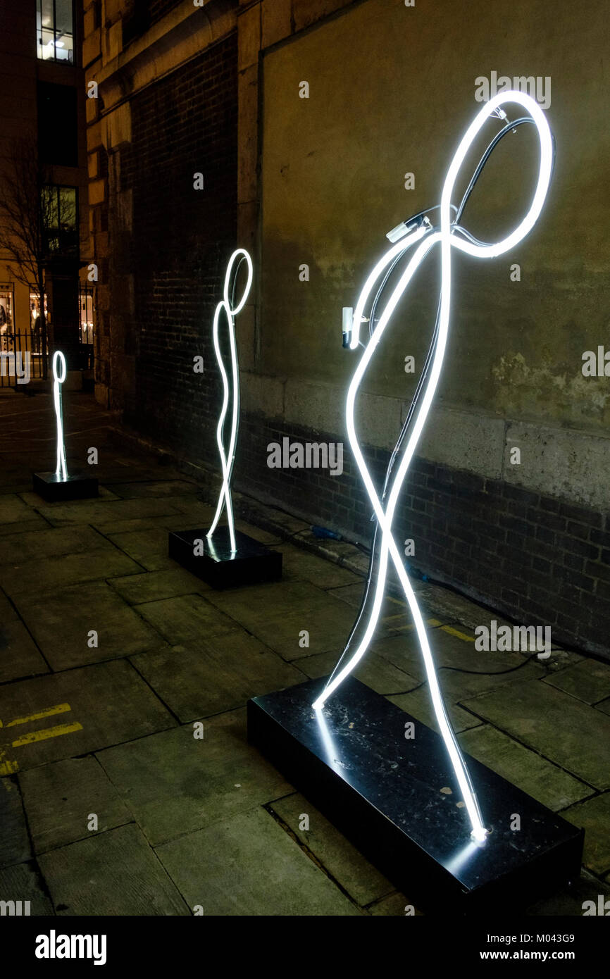Londra, Regno Unito. Il 18 gennaio 2018. Lumiere London light festival torna per la seconda volta. Più di cinquanta opere d'arte di trasformare il capitale per le strade in uno splendido orologio notturno libera mostra d'arte. Oltre un milione di visitatori hanno partecipato i quattro giorni del primo Lumiere di Londra Festival nel 2016. Lumiere Londra corre fino al 21 gennaio 2018. Nella foto: La Mia luce è la luce, un tributo all'artista Alaa Minawi (Palestina/Libano) ai rifugiati siriano. Questa installazione rende omaggio ai rifugiati siriani e le terribili condizioni che essi hanno sperimentato nelle loro migrazioni in tutto il mondo. Foto Stock