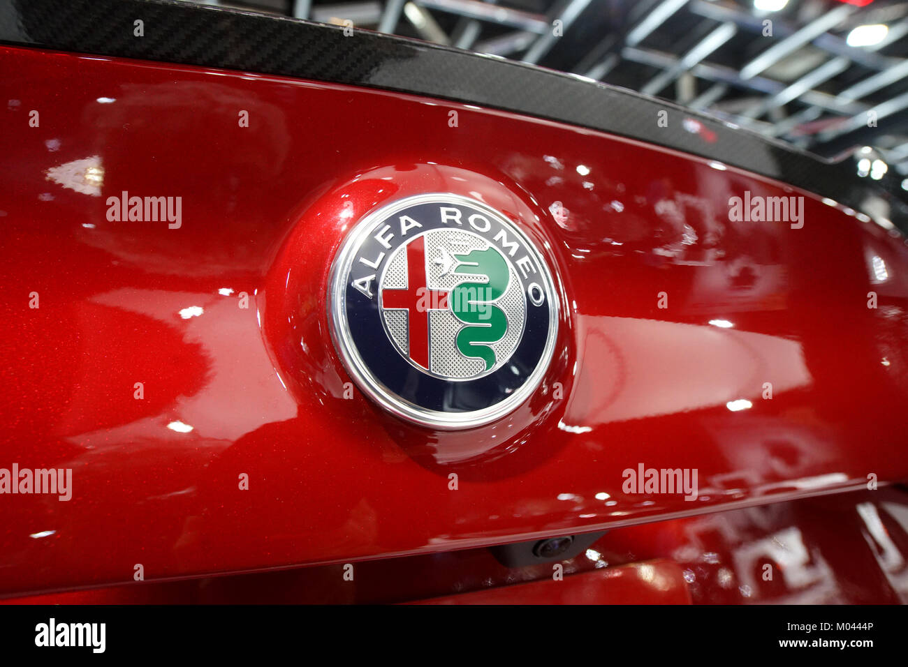 Montreal, Canada. 18 gennaio, 2018. Close-up di un emblema Alfa-Romeo al Montreal auto show.Credit:Mario Beauregrad/Alamy Live News Foto Stock