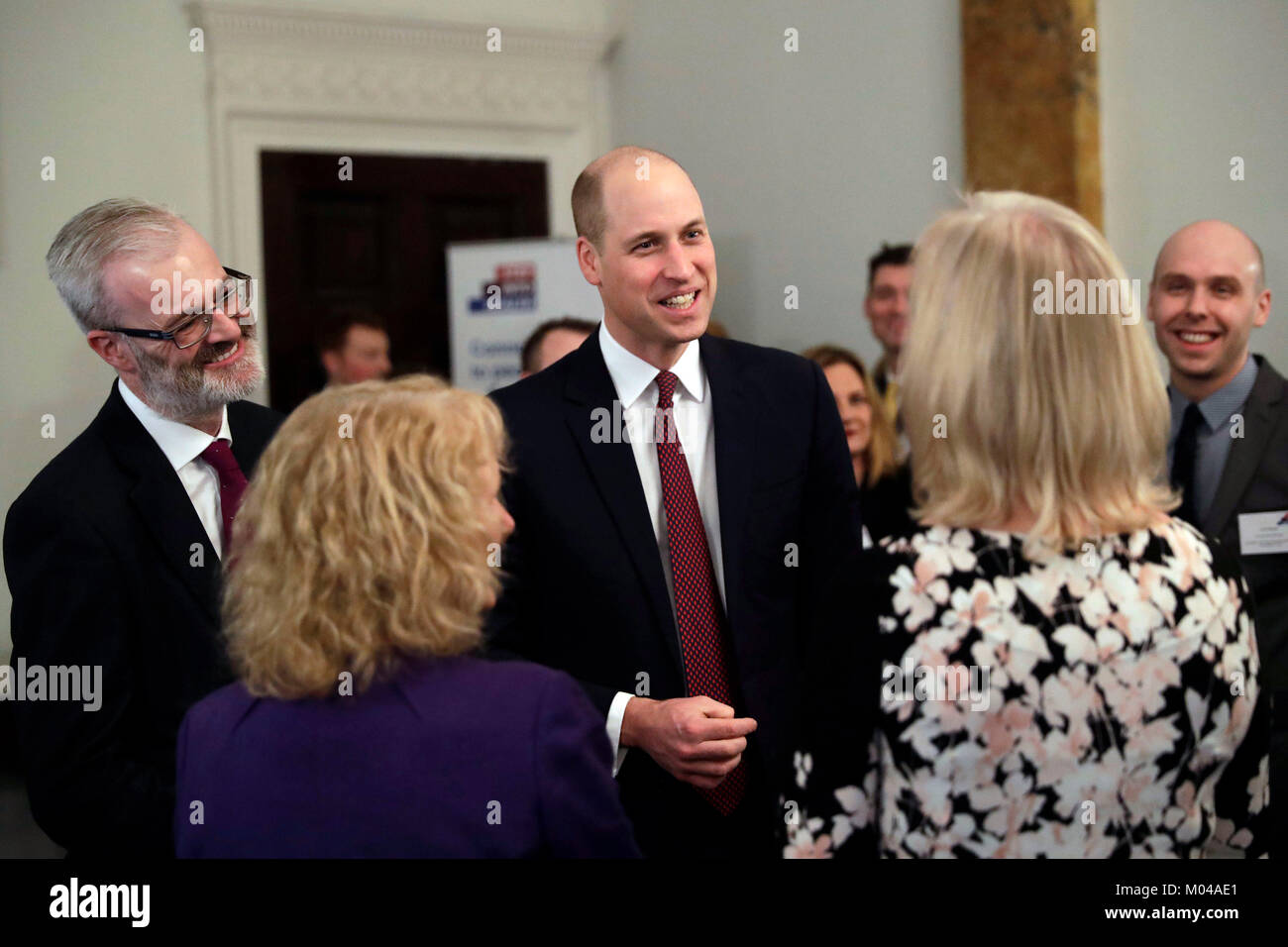 Il Duca di Cambridge soddisfa gli ospiti presso una reception dopo la consegna di un discorso per celebrare l'implementazione nazionale della 'Step in salute" programma, a Chandos House. Foto Stock