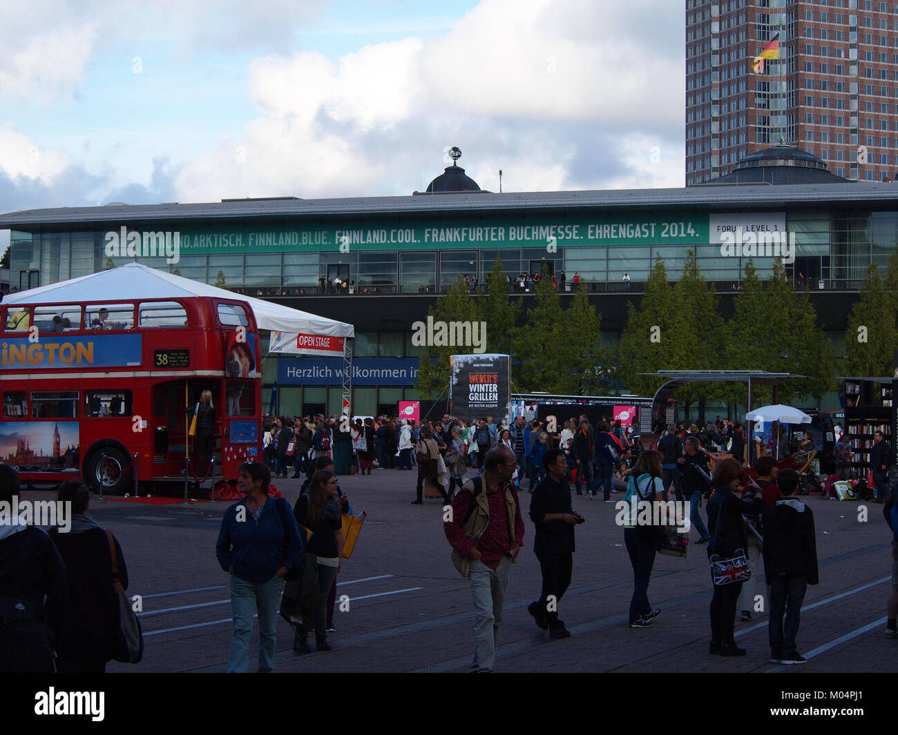Buchmesse 2014, tenutasi a Francoforte, in Germania, è una delle fiere di libri più grandi e significative al mondo, che mostra le tendenze editoriali globali e la cultura letteraria. Foto Stock