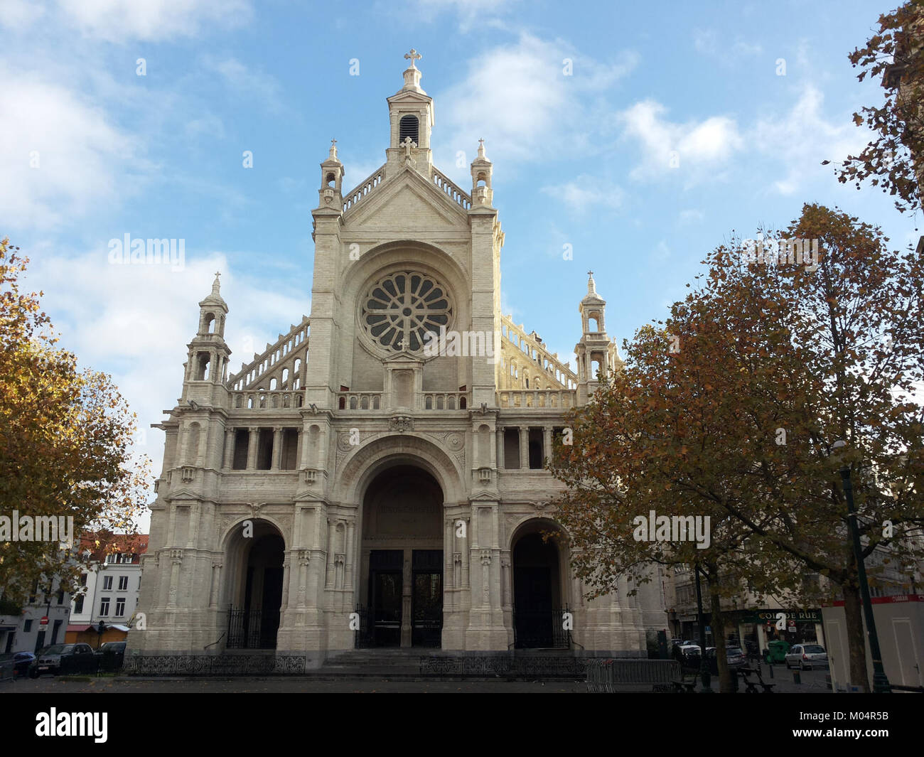 La Sint-Katelijnekerk è una chiesa situata a Bruxelles, in Belgio. Conosciuta per la sua bellezza architettonica, si erge come un punto di riferimento religioso e culturale della città. Foto Stock
