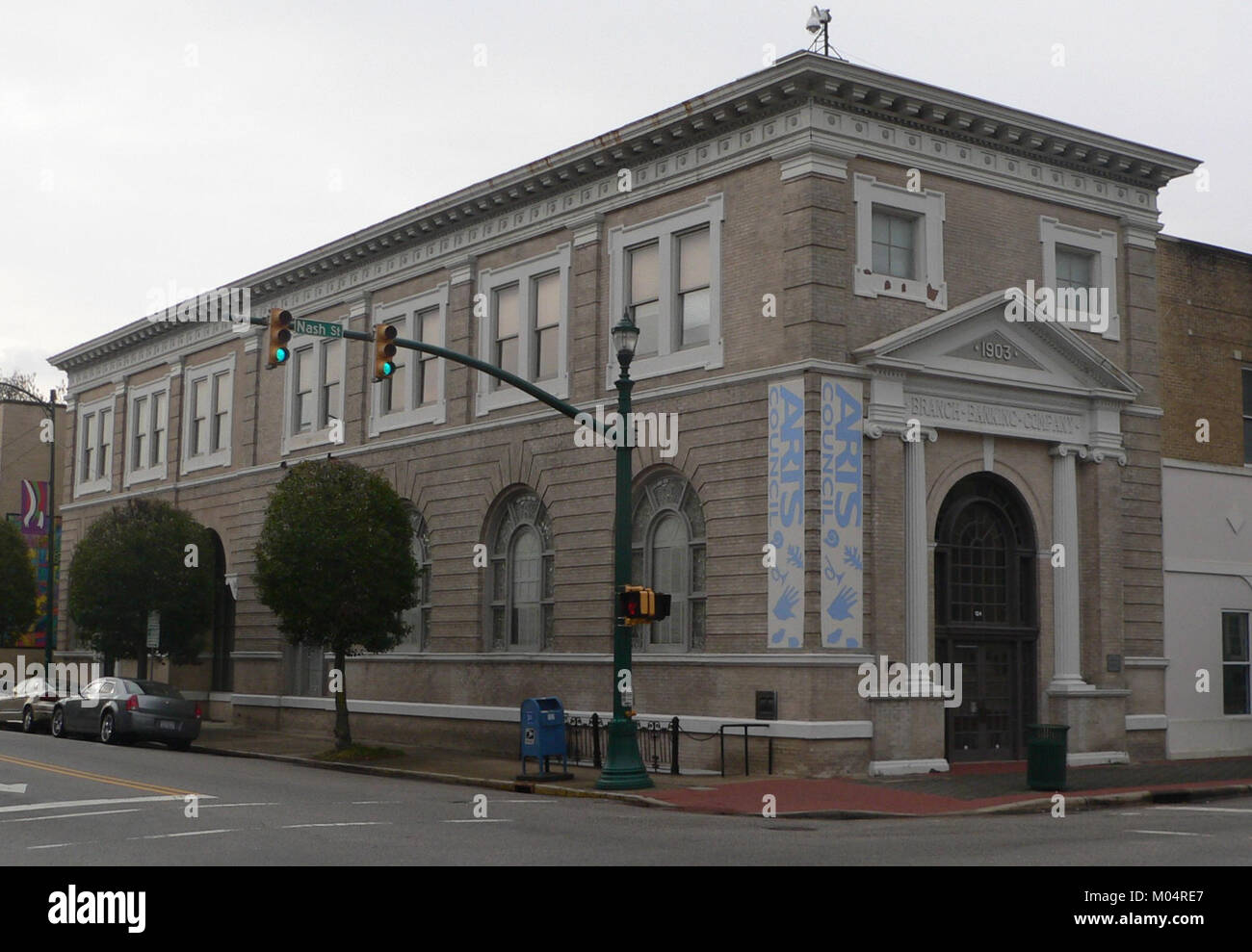 Branch Banking Company di Wilson, North Carolina, è un istituto finanziario che offre servizi bancari a residenti e aziende locali. L'immagine raffigura l'edificio da est-nord-est, mostrando il suo design architettonico e il suo ruolo nei servizi finanziari della comunità. Foto Stock