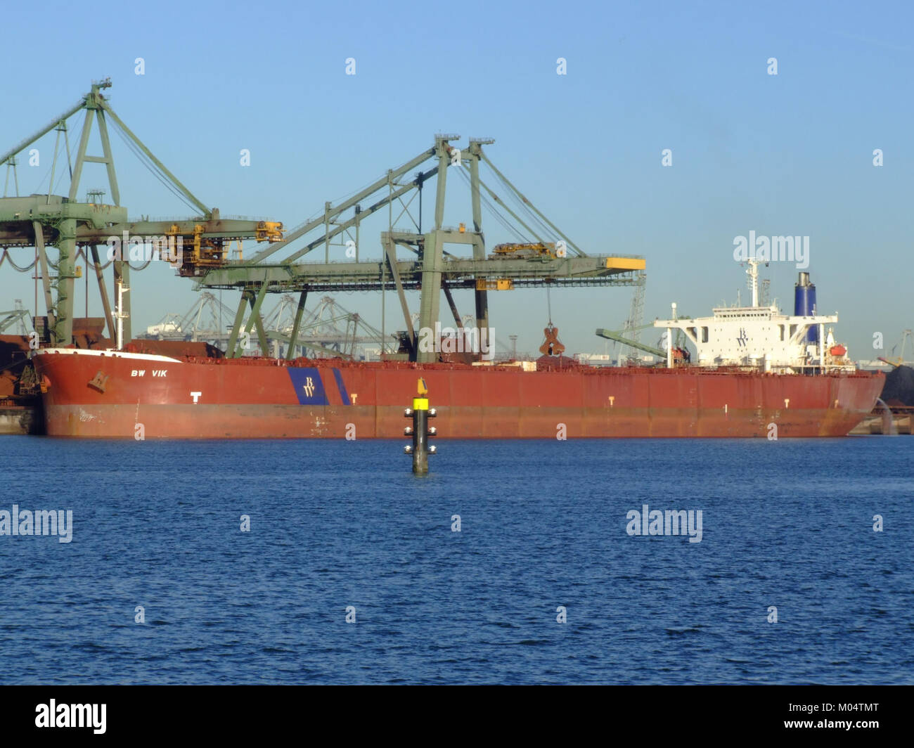 Il BW VIK è una nave identificata dal numero IMO 8314483, con l'indicativo di chiamata 3ECL4. L'immagine scattata al porto di Rotterdam il 6 gennaio 2009 cattura la nave nel porto, evidenziando l'attività marittima nei Paesi Bassi. Foto Stock