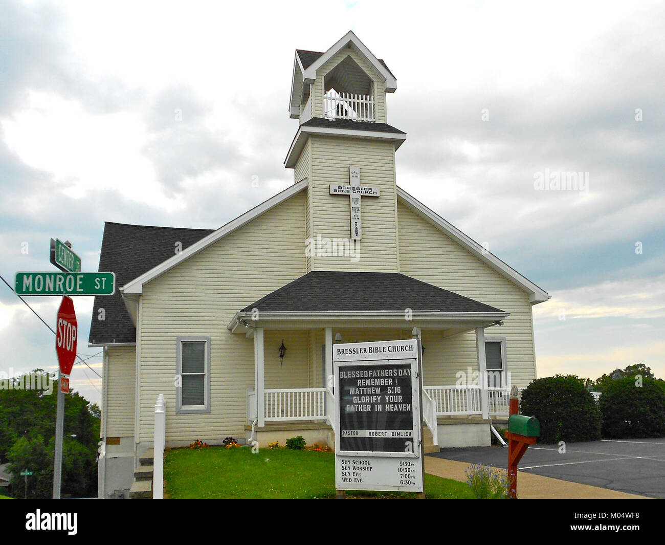 Bressler PA Bible Church è un'istituzione religiosa situata in Pennsylvania, nota per la sua attenzione alla comunità e per la guida spirituale nella regione. Foto Stock