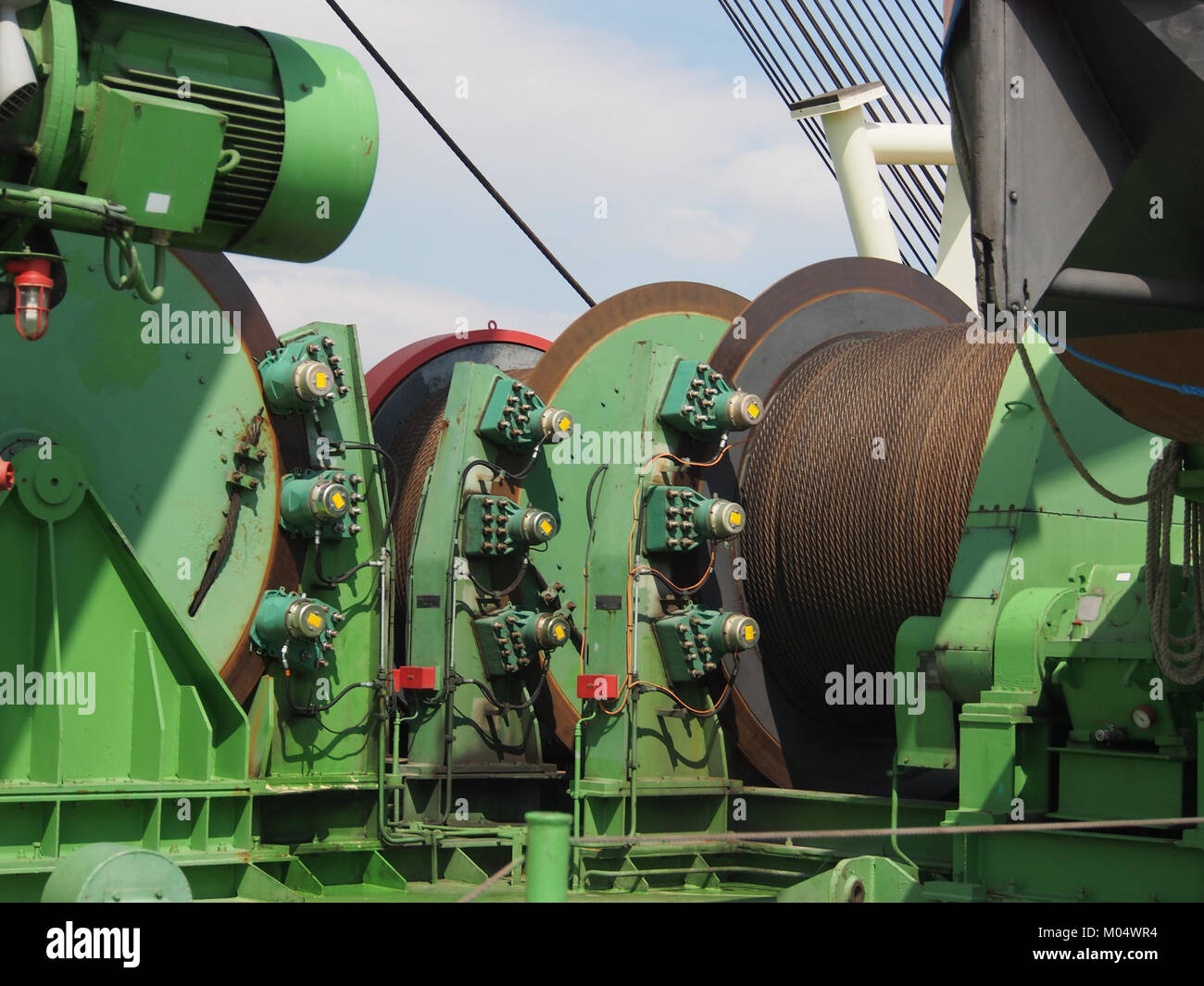 La fotografia raffigura la nave Brabo, registrata con ENI 06105424, presso il porto di Anversa. Questa immagine evidenzia la presenza della nave in uno dei porti più trafficati d'Europa, riflettendo il trasporto marittimo e la logistica. Foto Stock