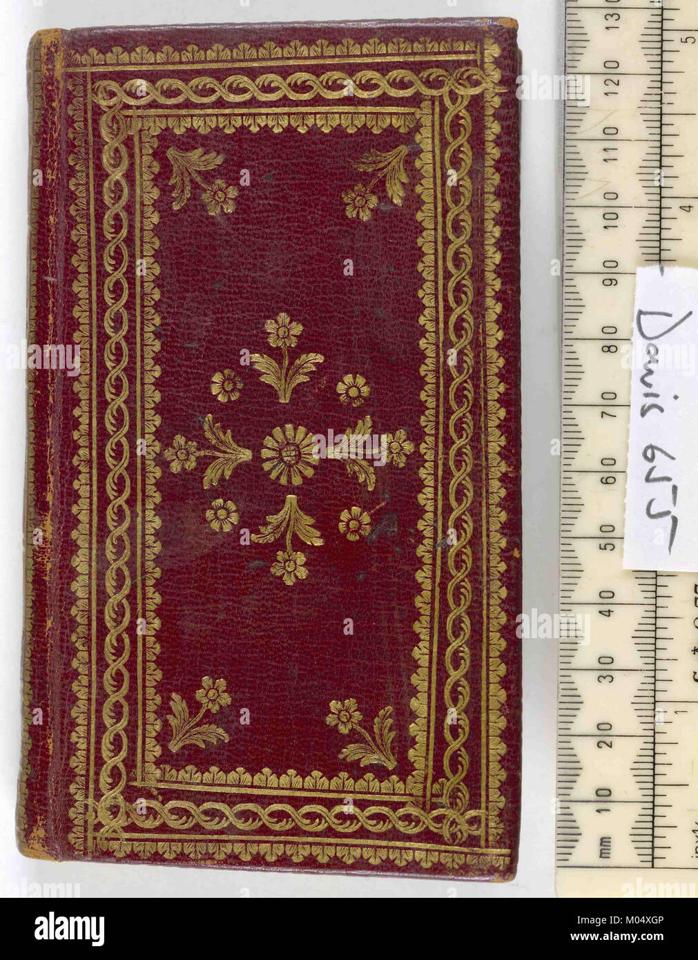 Questo manuale e guida del 1790 per gli stranieri in Messico fornisce uno sguardo storico sulla cultura e la governance del paese durante il tardo periodo coloniale. La copertina superiore presenta elementi decorativi che riflettono la sua epoca di pubblicazione. Foto Stock