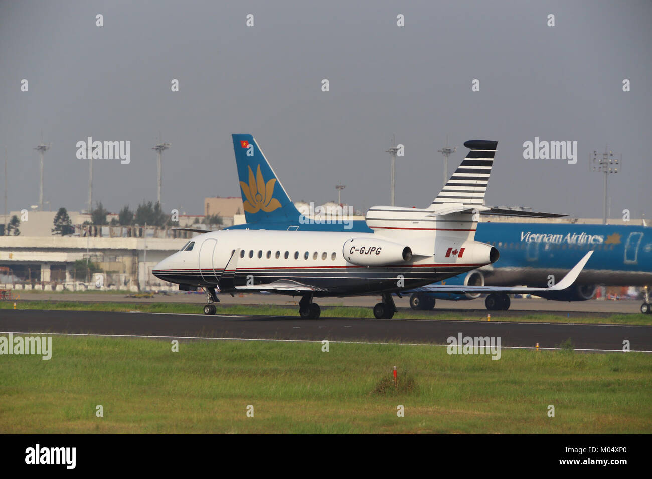Un'immagine di C-GJPG, un aereo, catturato in volo, che mostra il suo design e le sue caratteristiche operative. Foto Stock
