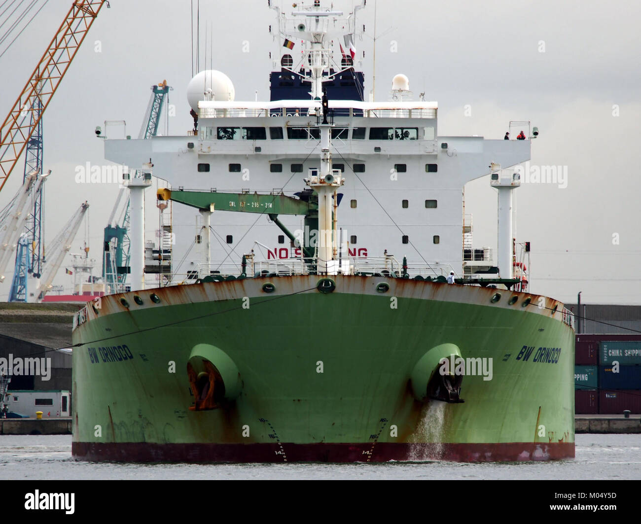 La BW Orinoco, una nave costruita nel 2007 con numero IMO 9324320, è mostrata in questa immagine al porto di Anversa. La fotografia cattura un momento dell'attracco o del funzionamento del shipâ in questo importante porto belga. Foto Stock