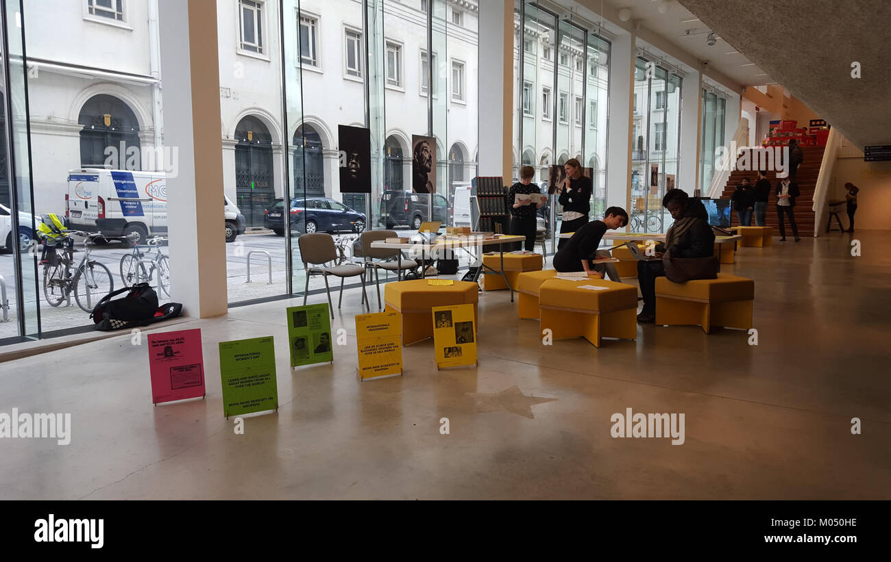 Un'immagine della celebrazione della giornata internazionale della donna del 2016 a Bruxelles, che evidenzia la partecipazione della città al movimento globale per l'uguaglianza di genere e i diritti delle donne. Foto Stock