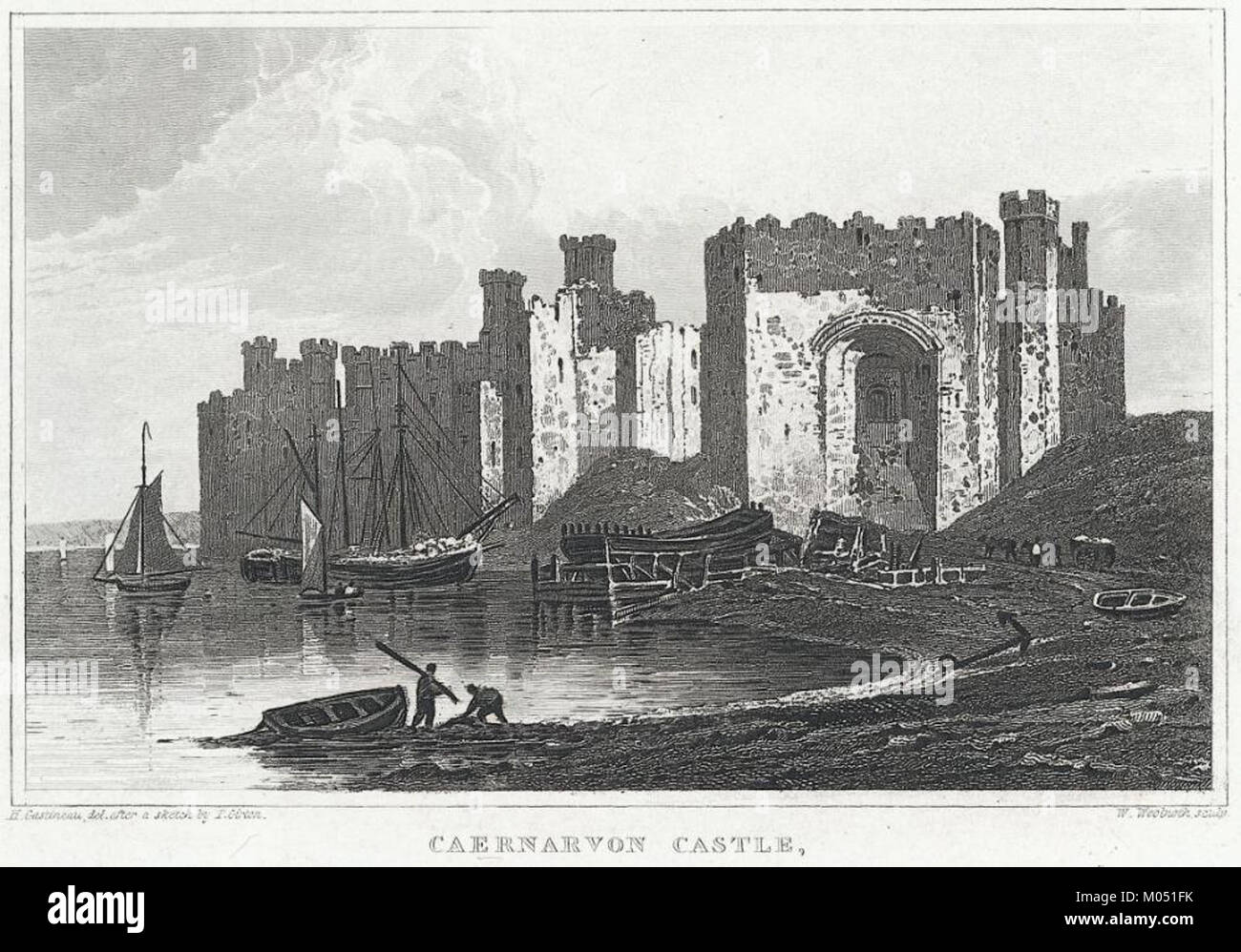 Il castello di Caernarfon, situato a Gwynedd, nel Galles del Nord, fu iniziato da re Edoardo i nel 1283. Riconosciuto come sito Patrimonio dell'Umanità, le sue caratteristiche torri poligonali e l'imponente Torre dell'Aquila esemplificano l'architettura militare medievale. Foto Stock