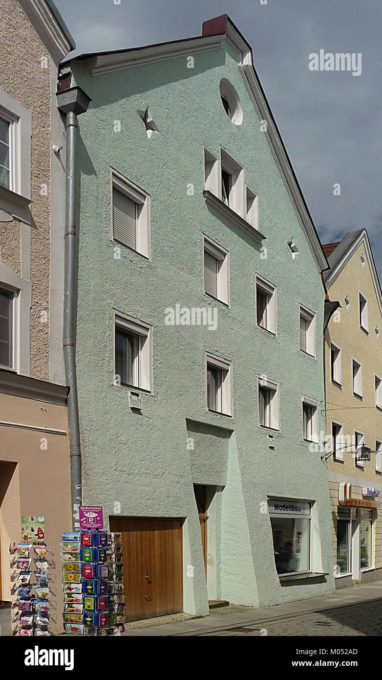 Brunngasse 19 è un indirizzo storico a Passau, Germania, noto per la sua architettura tradizionale bavarese e il ricco patrimonio culturale. L'area fa parte della città Vecchia di Passau, un'area famosa per i suoi edifici medievali e il suo significato storico. Foto Stock
