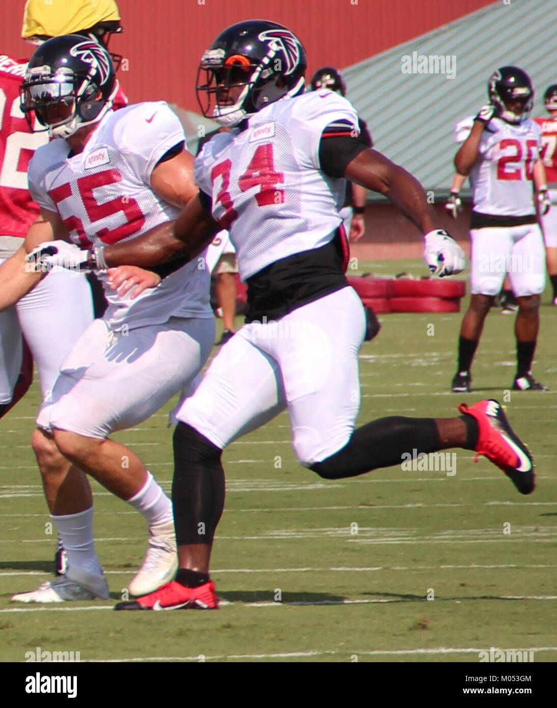 Brian Poole, un giocatore di football americano, viene catturato in una fotografia del 2016, che mostra la sua carriera nel football professionistico e la sua posizione nella NFL. L'immagine mette in evidenza il suo atletismo e il suo ruolo all'interno della squadra. Foto Stock