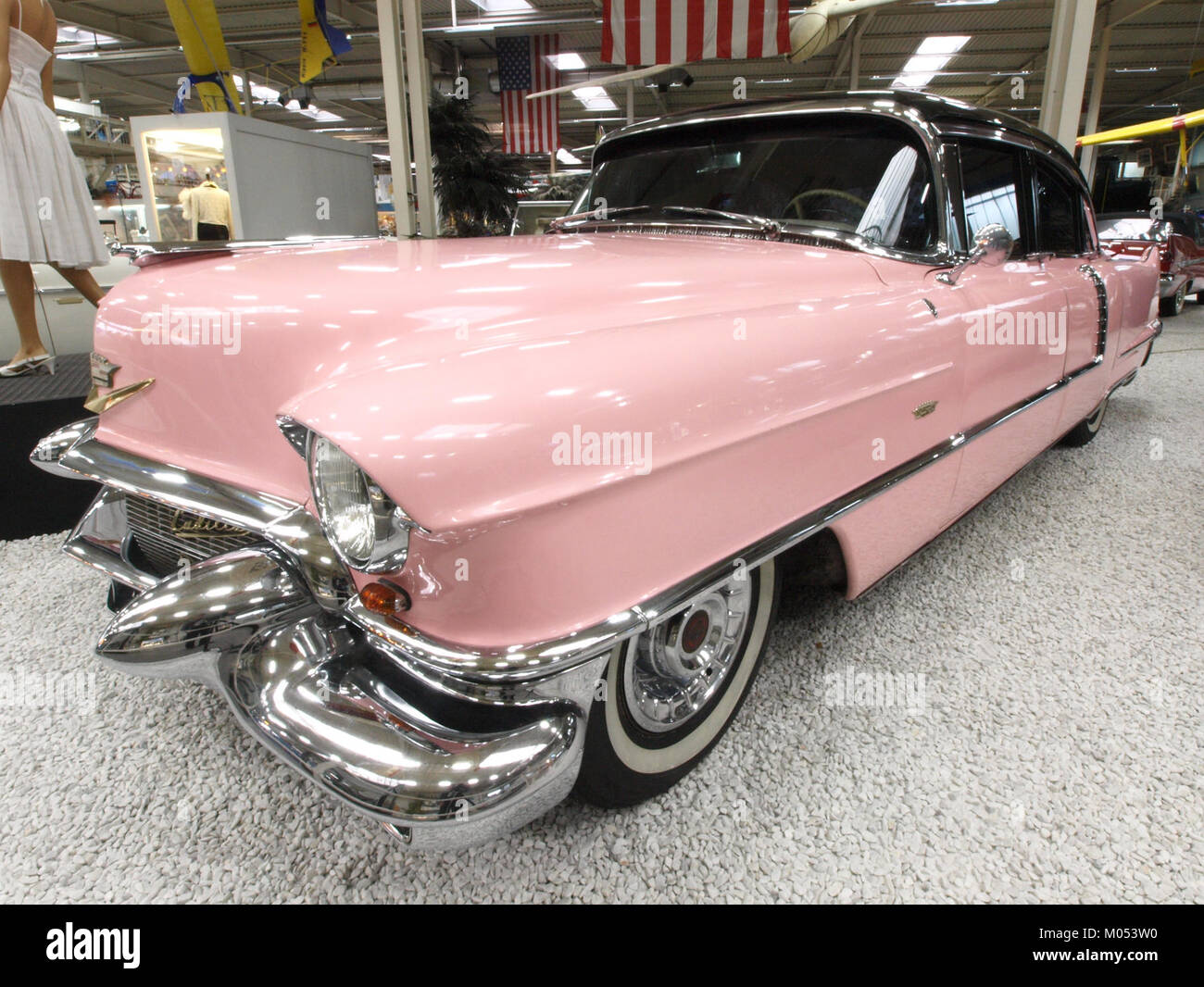 Una fotografia di una berlina Cadillac, che mostra il suo design e le caratteristiche classiche. La berlina è riconosciuta per il lusso, le prestazioni e l'iconica ingegneria automobilistica americana. Foto Stock