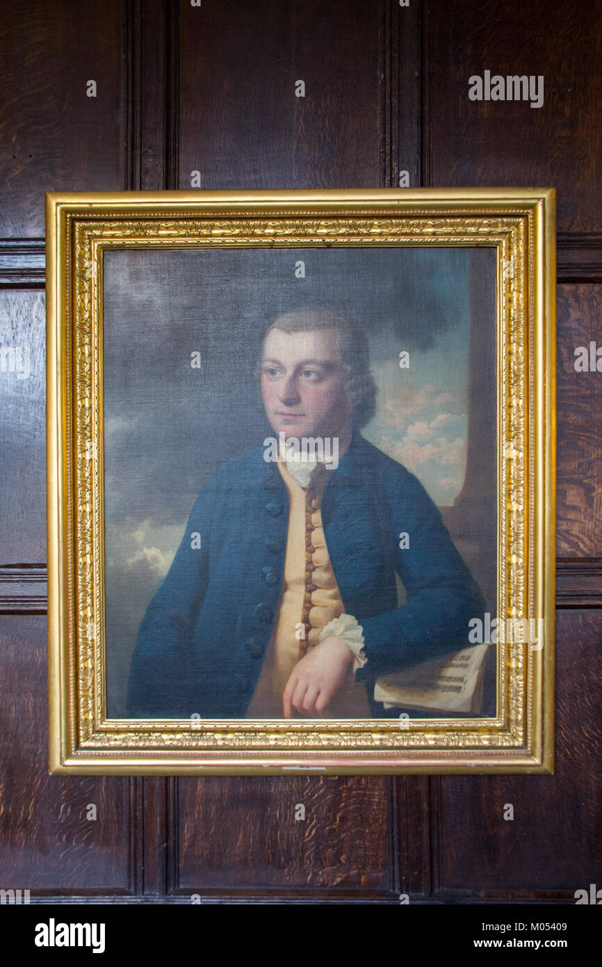 Bramall Hall è un palazzo storico situato nel Cheshire, Inghilterra. Questo edificio in stile Tudor del XVI secolo si trova all'interno di ampi parchi ed è stato la residenza di diverse famiglie importanti. È rinomato per le sue caratteristiche architettoniche, tra cui gli interni rivestiti in legno e i giardini paesaggistici. Bramall Hall è un importante esempio di patrimonio inglese ed è aperta al pubblico per visite ed eventi. Foto Stock