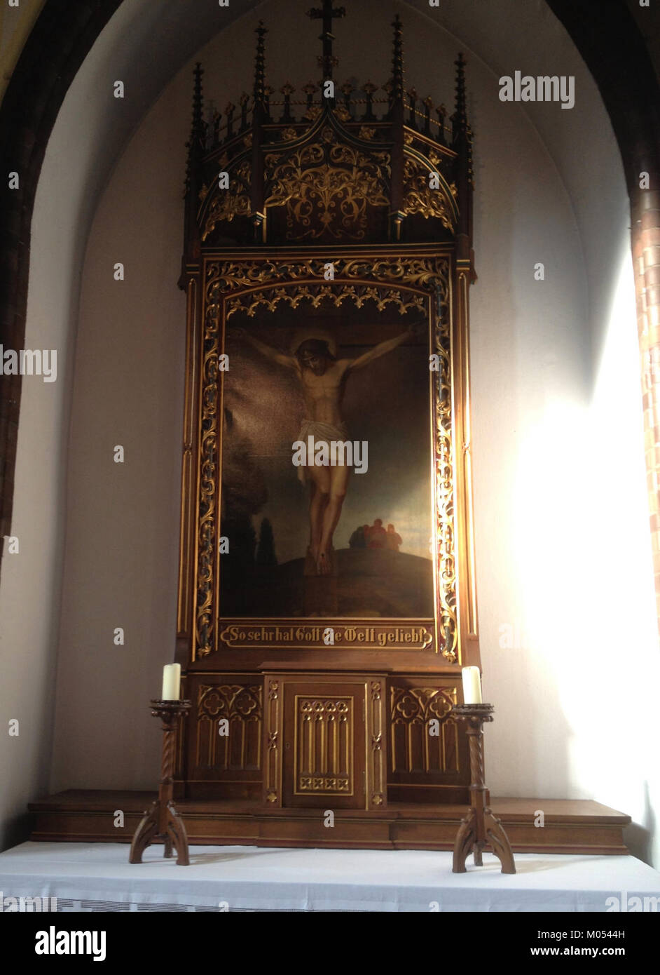 La chiesa di San Giuseppe di Braunschweig, situata in Germania, presenta notevoli architetture interne con i suoi elementi di design storici. La chiesa è conosciuta per il suo arredamento intricato e il suo significato culturale nella regione. Foto Stock