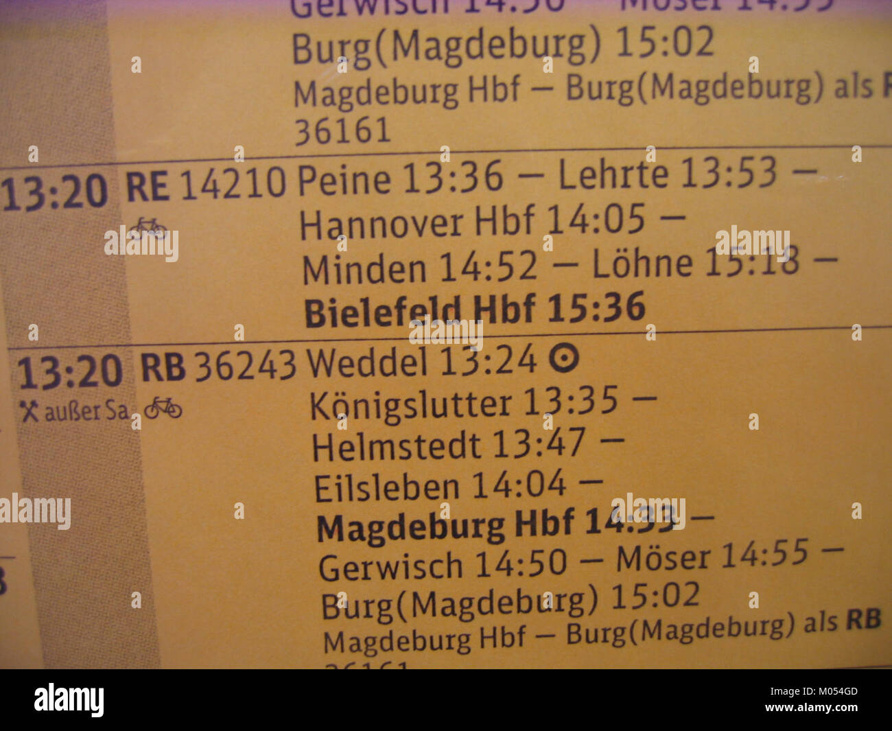 Il Weser-Leine-Express è una linea ferroviaria che serve la zona di Braunschweig in Germania, con questo riferimento alla sua operatività nel novembre 2009. Fa parte del sistema ferroviario regionale tedesco, collegando diverse città. Foto Stock