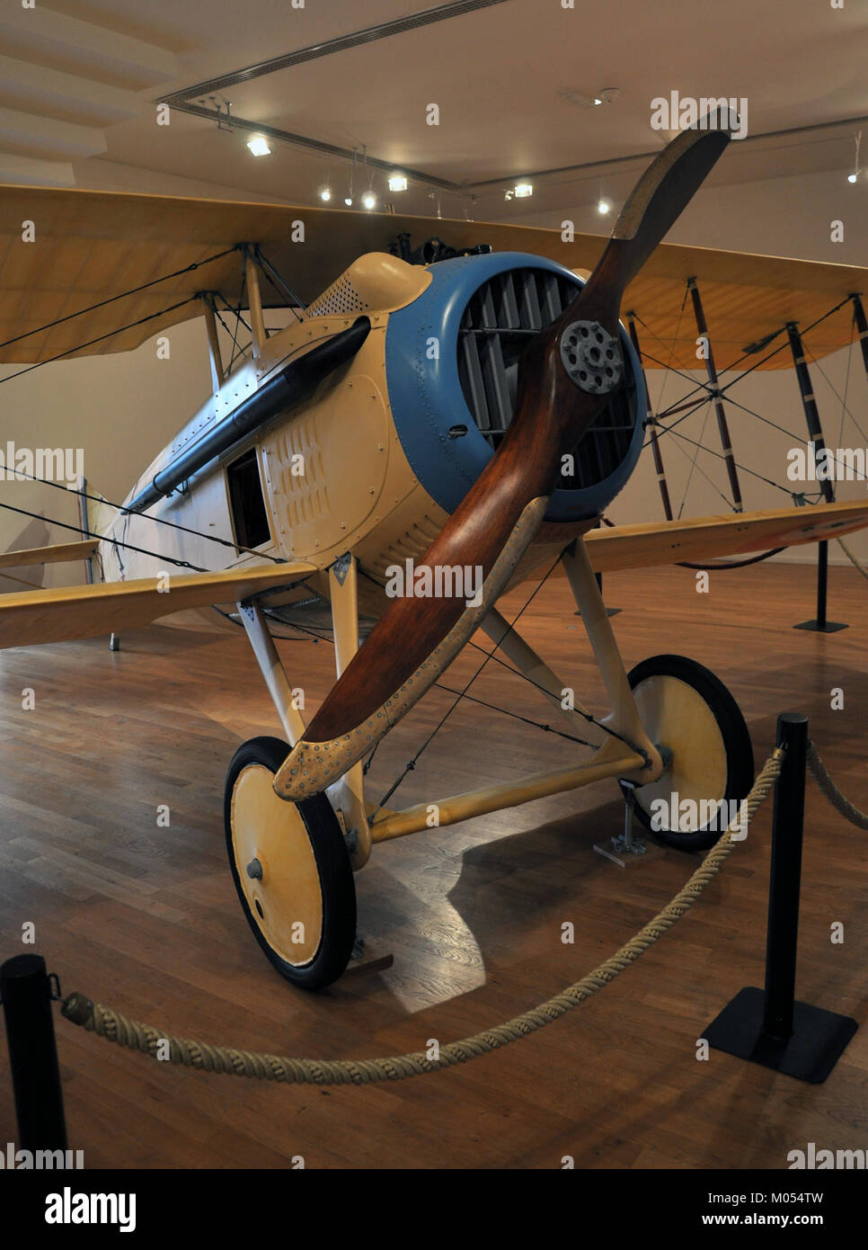 Il Cambrai SPAD VII 221109 è un aereo della prima guerra mondiale utilizzato in combattimento durante la guerra. Questo aereo da combattimento francese faceva parte della serie SPAD, nota per il suo ruolo nel combattimento aereo e nella storia militare. Foto Stock
