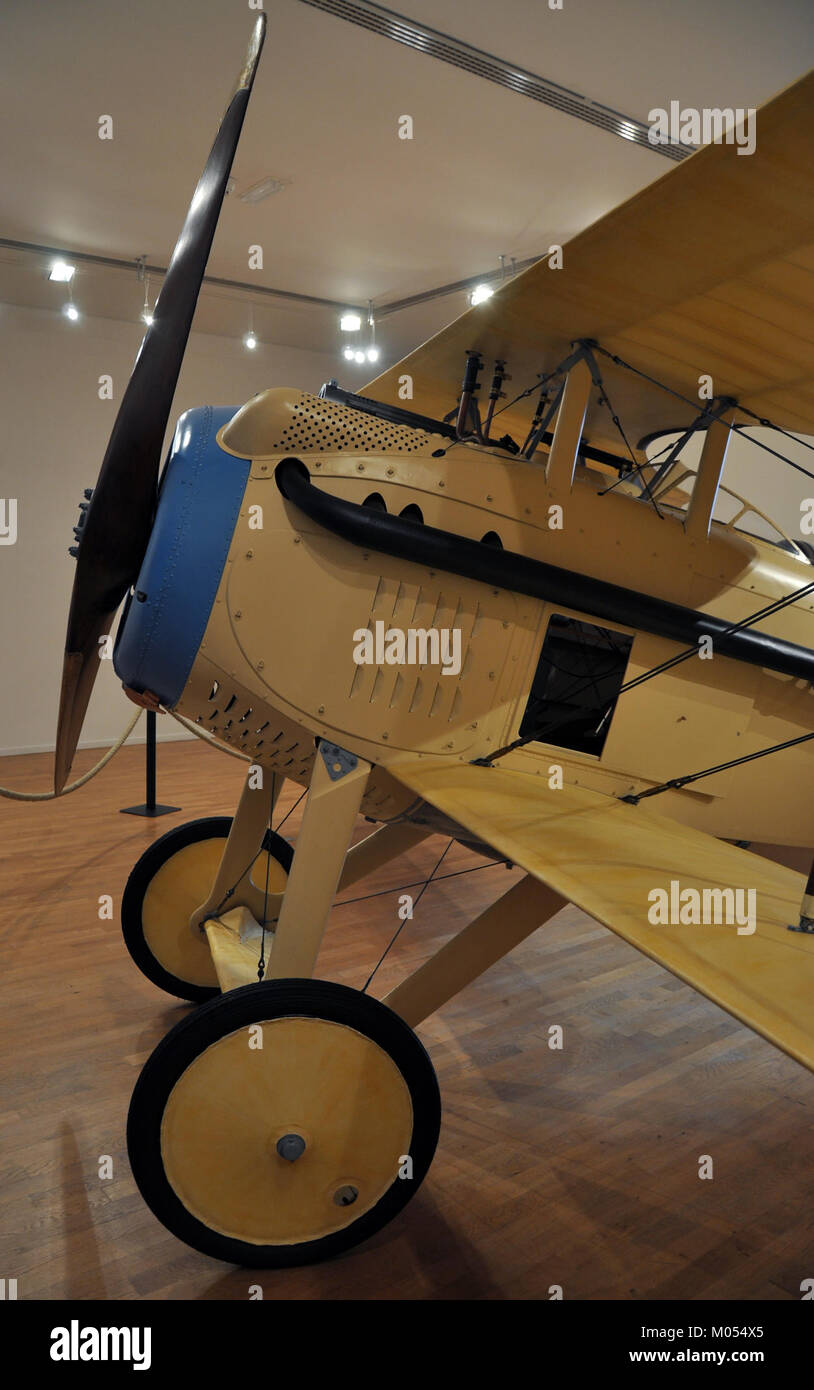 Il Cambrai SPAD VII è un aereo da caccia francese dell'era della prima guerra mondiale, noto per il suo ruolo nel combattimento aereo. L'aereo fu un contributo significativo allo sforzo bellico, con le sue capacità avanzate di progettazione e prestazioni. Foto Stock