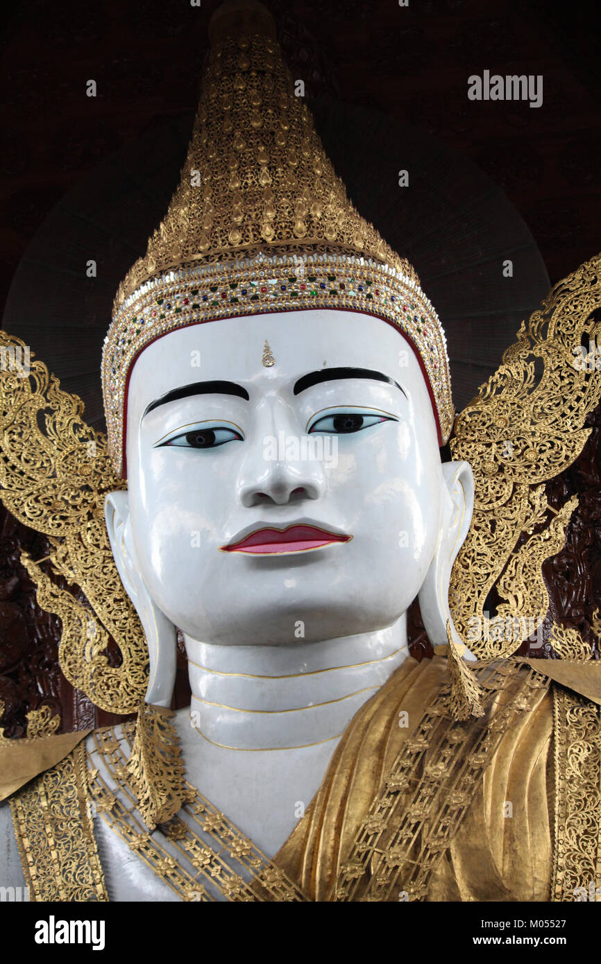 Statua di Buddha a Nga Htat Gyi Pagoda di Yangon (15) Foto Stock