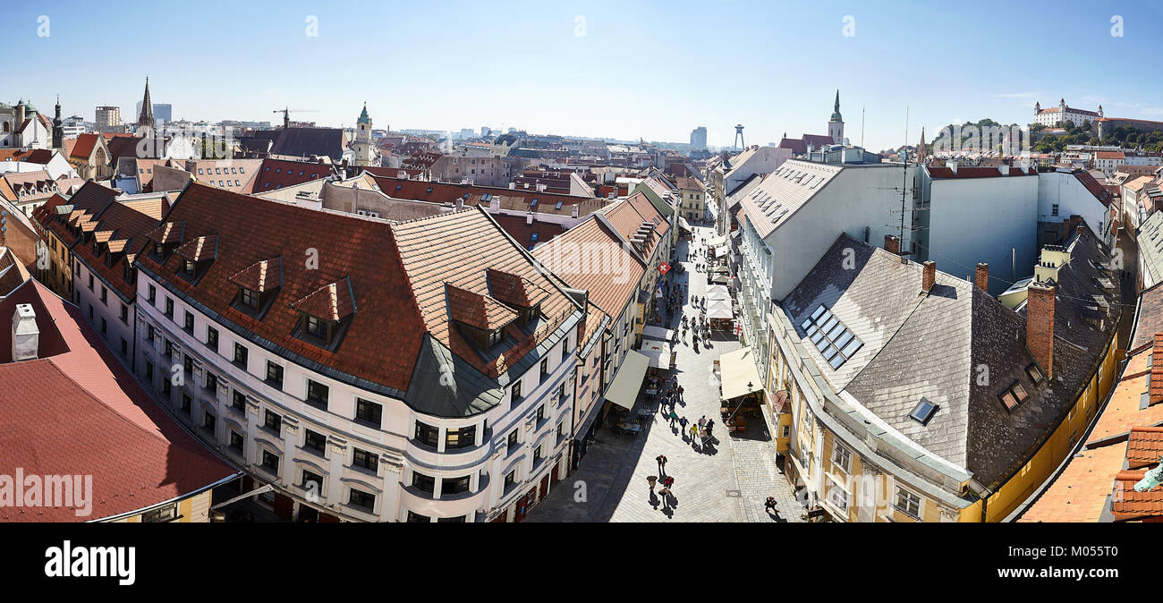 Bratislava, Slovacchia. Il 9 settembre, 2017. Vista della città di Bratislava da Michalska tower, Bratislava, Slovacchia. Foto Stock